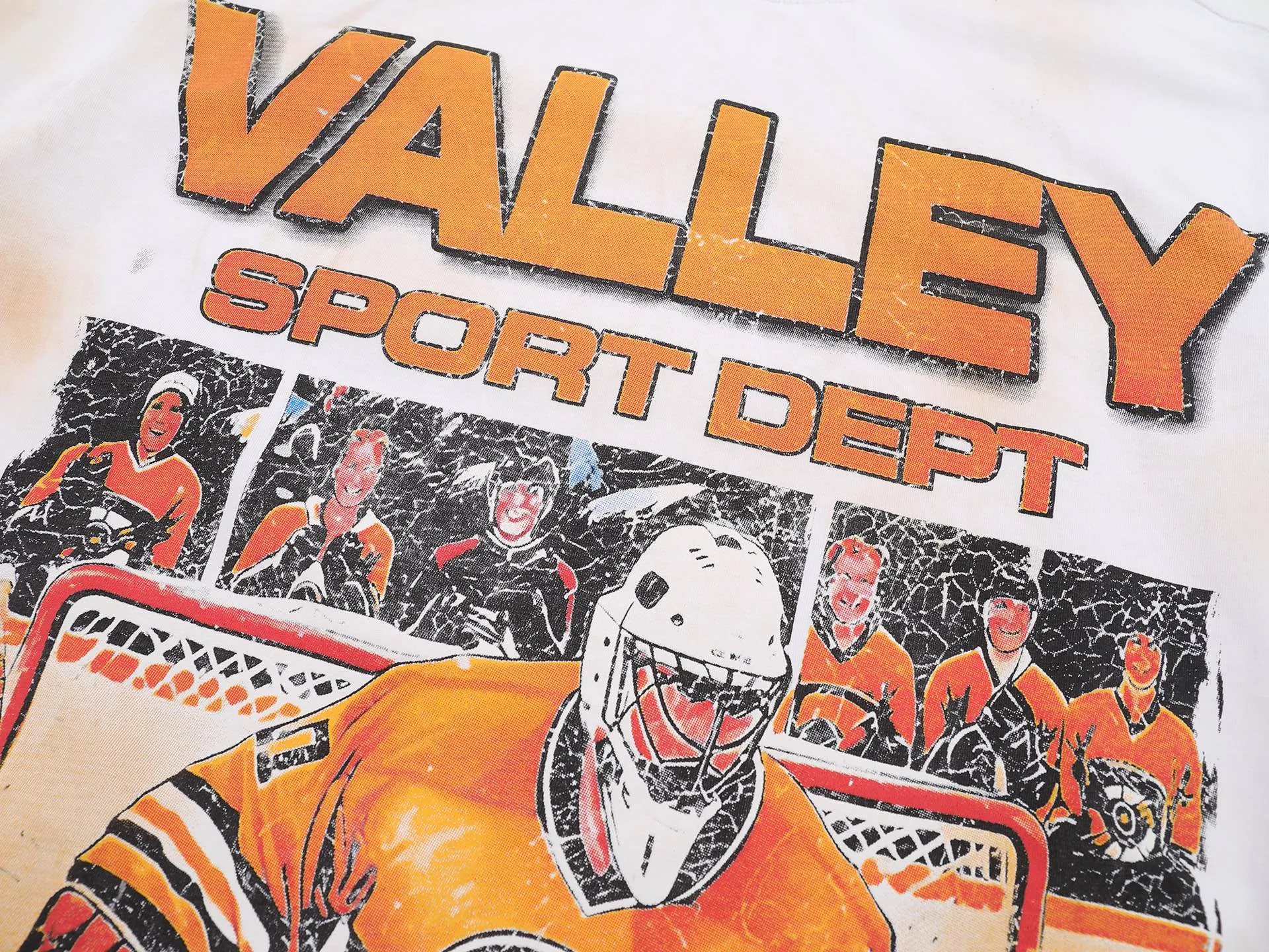 V510# P116 Vale Forever Valley Sport Dept Tee Washed and Distressed American Trendy T-Shirt Short Sleeve Vale is currently the most popular young street fashion brand in the United States. It is famous for its innovative interpretation of traditional American style and streetwear, creating a unique texture through the use of heavy printing, zippers and distressed patches.  color: White (washed white) size: S M L XL